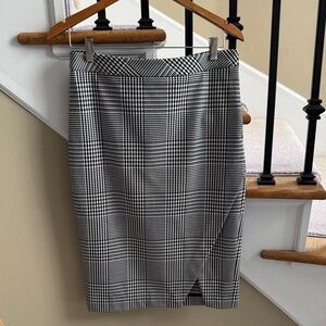 Banana Republic Black and White Checkered Pencil Skirt
